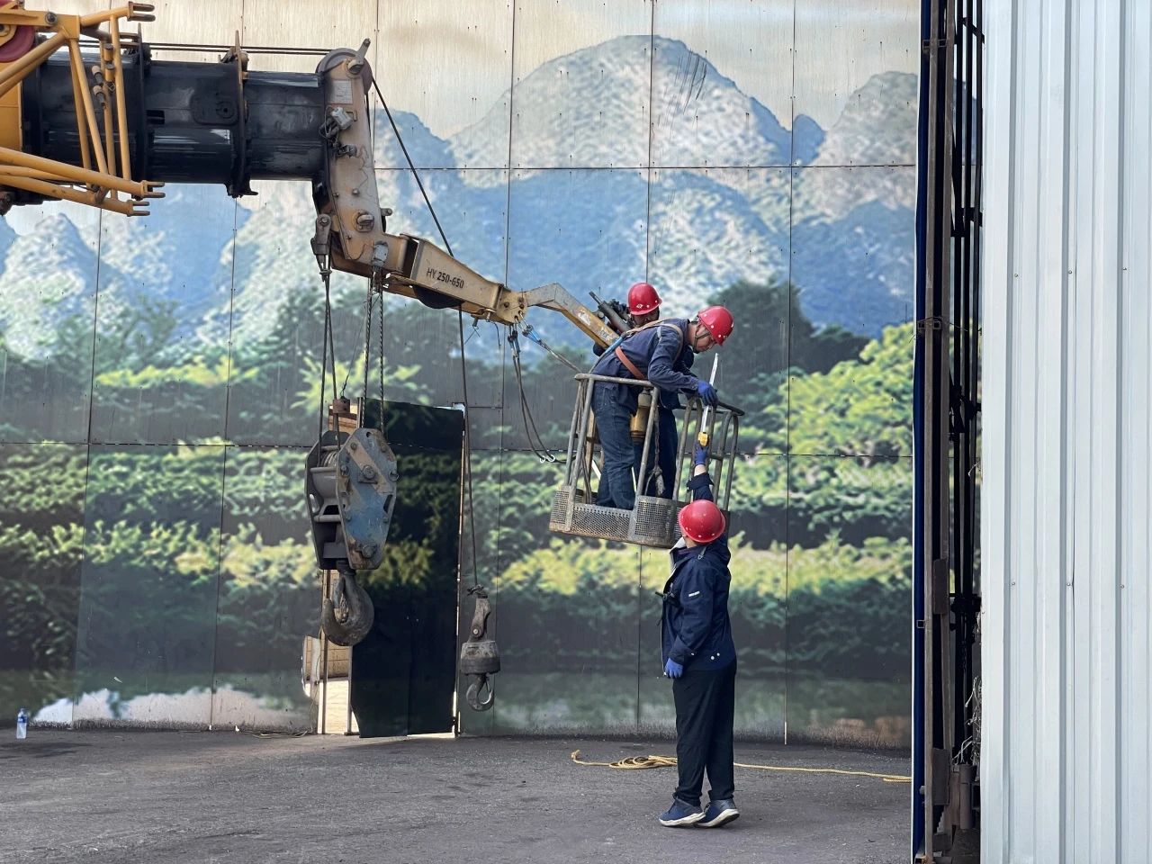 奮戰金秋 | 酒業運營中心廣告部鉚足干勁促發展！